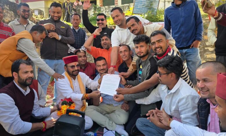 विधायक के आश्वासन पर आठवें दिन समाप्त हुआ धरना, मांगें पूरी नहीं होने पर पुनः आंदोलन की चेतावनी